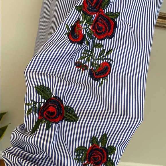 Blue pinstripes with rose embroidered sleeves - Picture 6 of 7